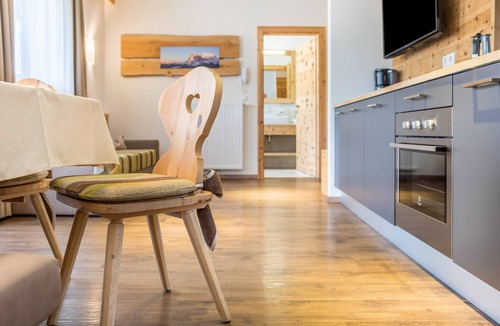 Gudon Apartment | Superior Holiday Apartment 'Marialisa Tulip' with Mountain View, Whirlpool & Wi-Fi