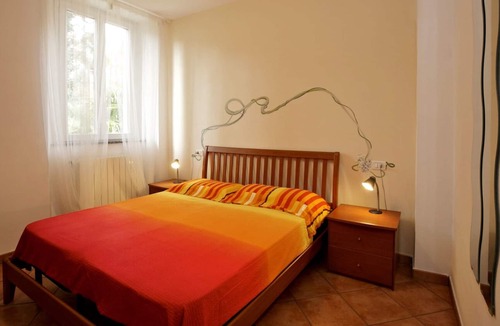 Tronzano Lago Maggiore Apartment | Tastefully furnished 2-room apartment with sea garden and beach