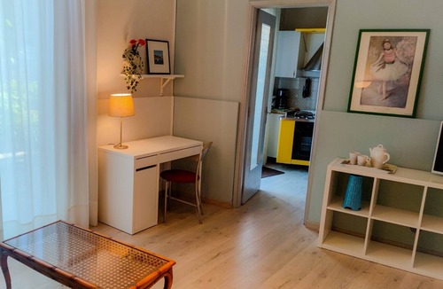 Feriolo Apartment | Tastefully furnished 2½-room apartment on the charming lake promenade