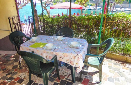 Feriolo Apartment | Tastefully furnished 2½-room apartment on the charming lake promenade