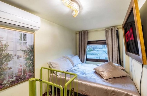 Loreto House | "Tea" Holiday Home 1km from Central Station