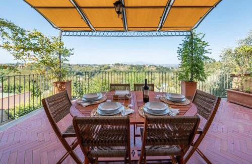 San Miniato Apartment | Terrazza su San Miniato con garage