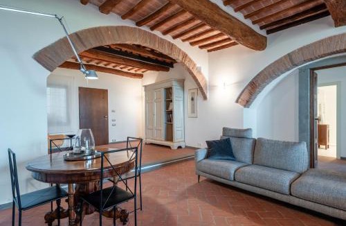 San Miniato Apartment | Terrazza su San Miniato con garage