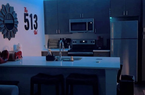 Central Business District Apartment | The 513 Flat! Pool & River View! Free Gated Parking! Walk to Banks & Stadiums!