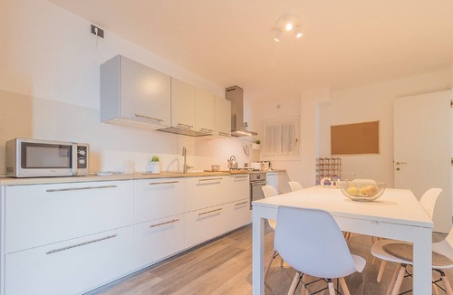 Fiumelatte Apartment | The Apple House