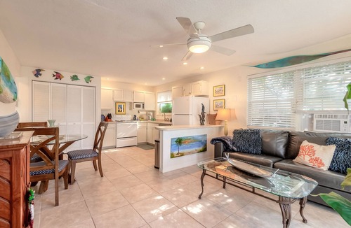 Raymonde Shores Cottage | The Blue Dolphin Beach Cottage - Bring your bathing suit and your pup!