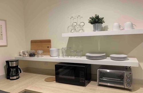 East Memphis Apartment | The Blue Heron-elegant urban studio in city center