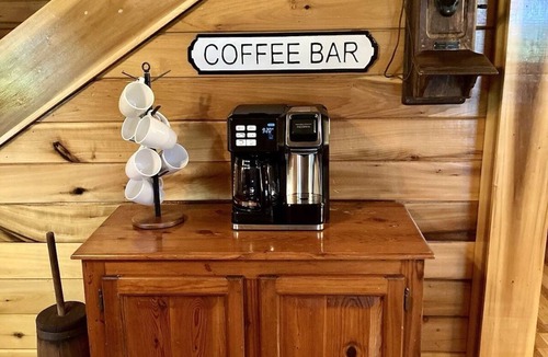 Springfield Cabin | The Bourbon Lodge - Log cabin and Bourbon Trail! 🥃