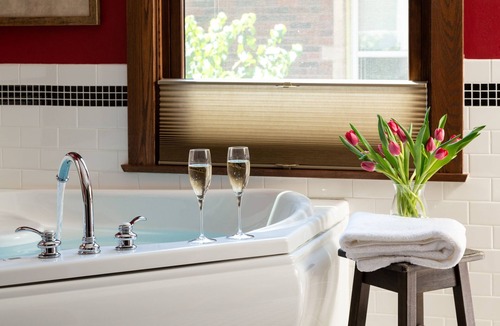 Regent Bed & Breakfast | The Buckingham Inn