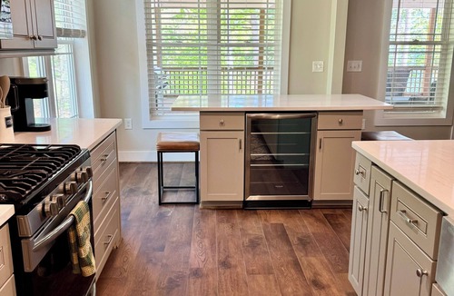 Seneca House | The Canoe House - Multi Family/Elder Friendly 6 BE/4 BA - Clemson + Golf Outings