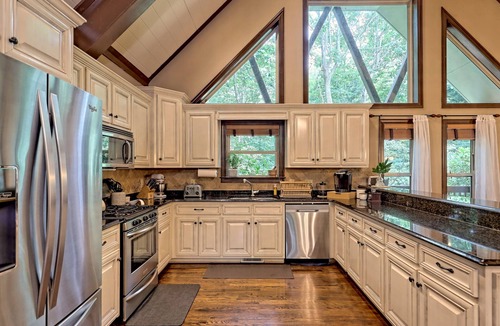Sky Valley House | The Canopy: Single-Level Sky Valley Home Private Sauna & Wellness Space. No pets