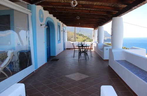 Malfa Villa | The casuzza of RE !
