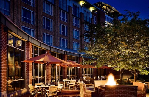 Downtown Chattanooga Hotel | The Chattanoogan Hotel, Curio Collection By Hilton