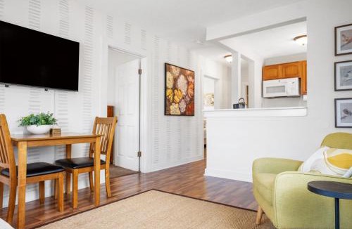 Mobile Apartment | The Flats on Florida St - Super Comfy 2-Bedroom Apartments