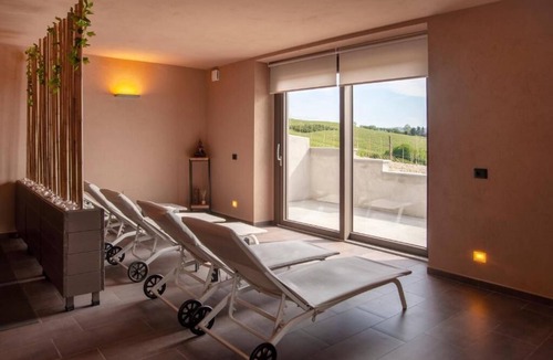 Castiglione Tinella Apartment | THE FLIGHT, swimming pool and wellness