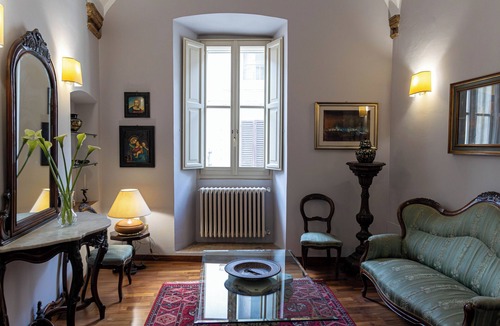 Guzman Apartment | The Fresco: Cozy, elegant and spacious apartment. Downtown Bevagna.