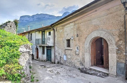 Sicignano degli Alburni Apartment | The hedgehog path by Gianpaolo Mancini