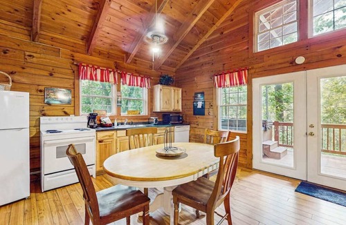 Sautee Nacoochee Cabin | The Hideaway Cabin Stay