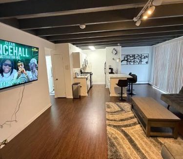Glenolden Apartment | The Hideway Modern Stay, Glenolden, PA