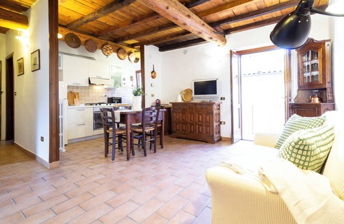 Castelnovo ne' Monti Apartment | The house in the village