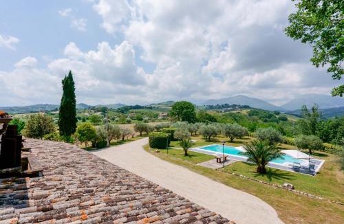 Campli Villa | tHE Italian Dream Villa - Pool, Spa & Wine