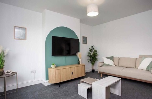 Crawcrook House | The Lampton - Modern - Gibside - Smart Tv - WIFI