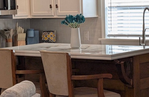 Paradise Lakes Apartment | The Loft at Paradise - Studio with Full Kitchen & King Bed