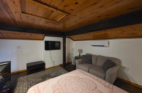 Vevay Apartment | The Loft Sleeps 6 Includes Fully Equipped Kitchen, Washer, Dryer, Heat, and Air Conditioning