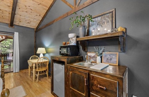Sautee Nacoochee Bed & Breakfast | The Lost Compass - Suite #2 - Cozy Cabin Retreat