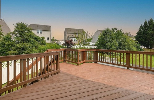 Rossville House | The Lux Middle River Retreat King Bed/WiFi/Billiards/SmartTVs/Chef Kitchen/Deck