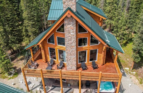 Valley of the Sun House | The Mountain Gem Chalet/Hot Tub Luxe Log Retreat