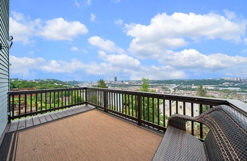 South Side Slopes House | The Pittsburgh Balcony House