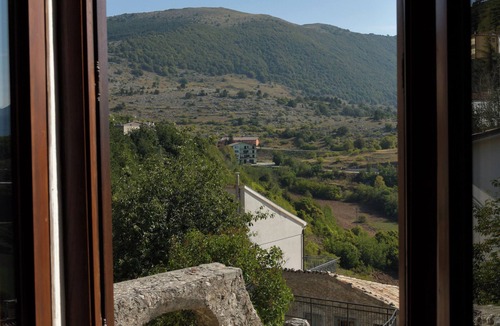 Castel del Monte House | The shelter between the two towers - House in the historic center in the Gran Sasso Park
