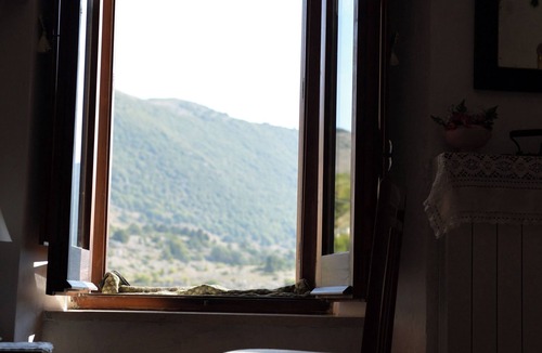 Castel del Monte House | The shelter between the two towers - House in the historic center in the Gran Sasso Park