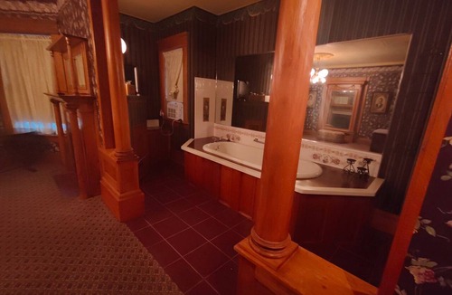 Waterloo Bed & Breakfast | The Weis Mansion