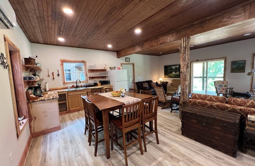 Irvine Bed & Breakfast | The Whippoorwill B&B Cabin – Breakfast Included – Award-Winning Hillside Haven
