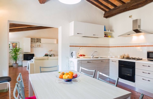 Pistoia Apartment | The wisteria, elegant apt old town