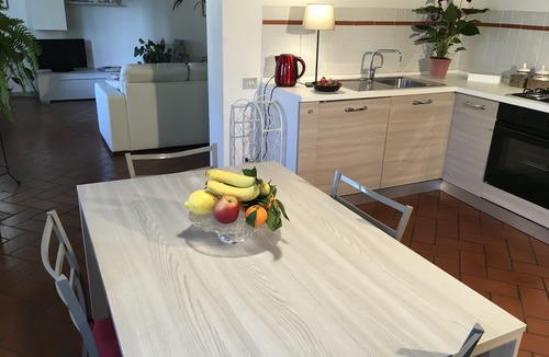 Pistoia Apartment | The wisteria, elegant apt old town