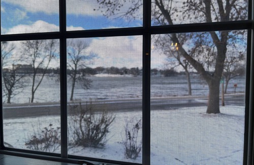 Albert Lea House | The Yellow Lakeside Cottage - Albert Lea, MN