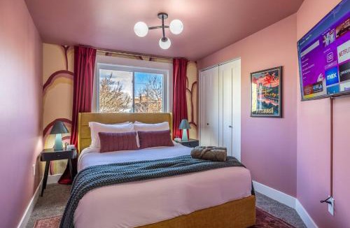 South Side Flats House | Themed Property on Carson St with Hot Tub
