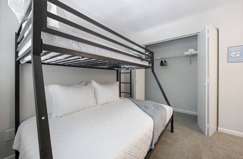 Carrboro Apartment | This apartment is a 2 bedroom(s), 2 bathrooms, located in Carrboro, NC.