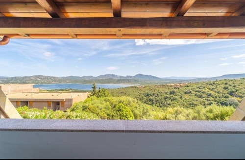 Cugnana Verde Apartment | This is unique space and enjoy the panoramic view of the mountains and the gulf.