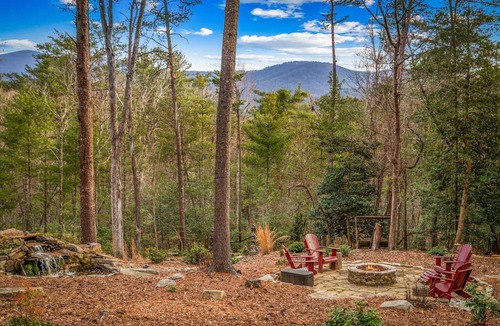 Hidden Lake Cabin | Three Loves Cabin - Mountain View | Hot Tub | Pet Friendly | Firepit