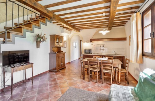 Pancole Apartment | Three-room apartment sleeps 4 with A.C and Wifi