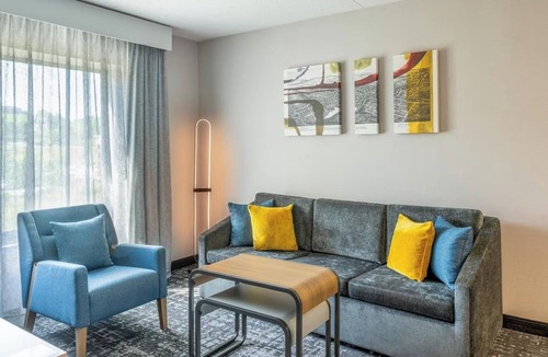 Canonsburg Hotel | Three Spacious and Stylish 1BR King Suites Perfect for Groups Near Parks & Shops