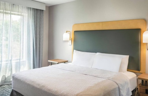 Canonsburg Hotel | Three Spacious and Stylish 1BR King Suites Perfect for Groups Near Parks & Shops