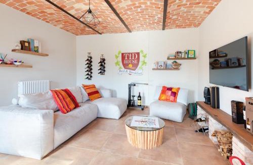 Costigliole d'Asti Bed & Breakfast | Tid House B&B
