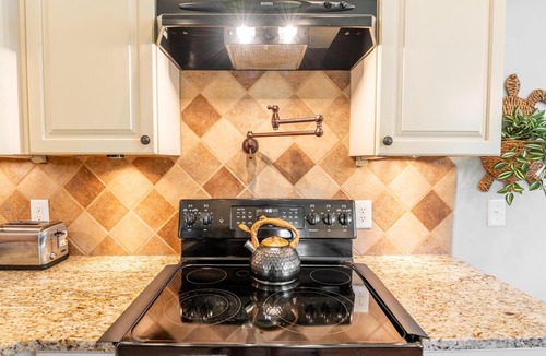 Manning House | Tie One On! at 4 Bdr Waterfront Lake Marion