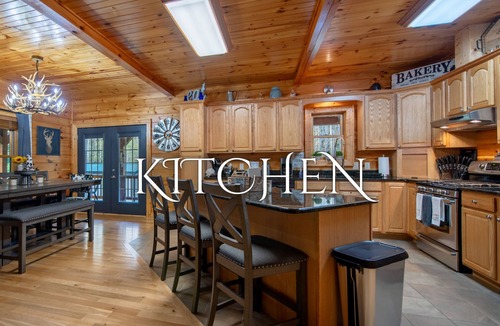 Suches Cabin | *Timber & Tin* Family Retreat~Creek~Arcade~Hot Tub
