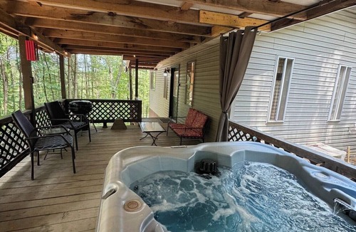 Old Washington Cottage | Timberline Cabins - Dogwood Cottage - Hot Tub, Pets